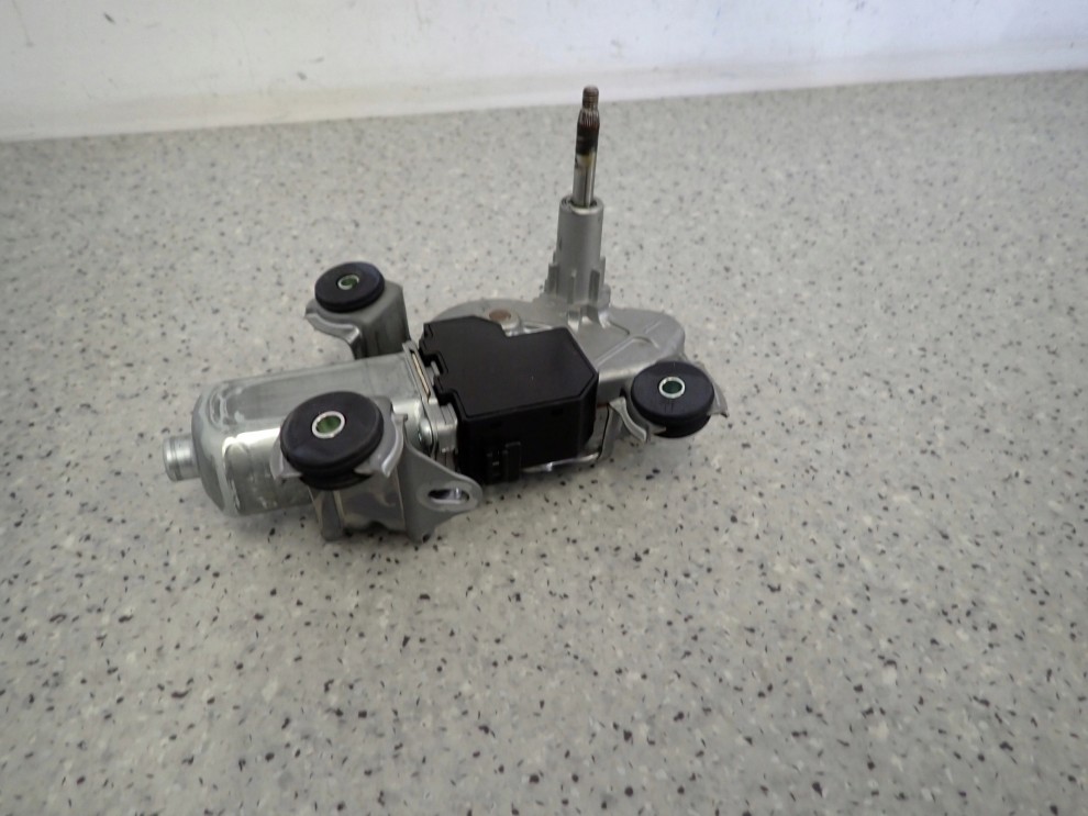 TOYOTA AVENSIS T25 5D LIFTBACK SILNICZEK WYCIERACZEK TYŁ EU 3/7