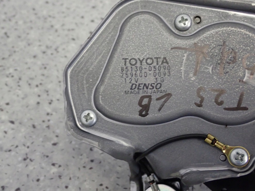 TOYOTA AVENSIS T25 5D LIFTBACK SILNICZEK WYCIERACZEK TYŁ EU 5/7