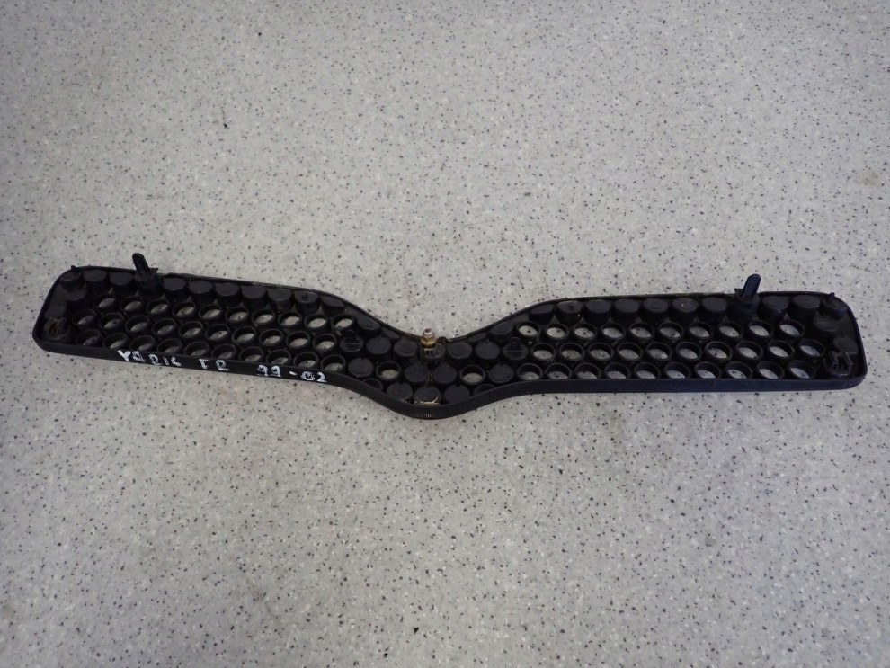 TOYOTA YARIS 99-02 ATRAPA PRZEDNIA GRILL 4/6