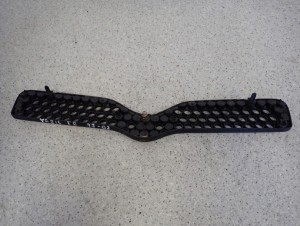 TOYOTA YARIS 99-02 ATRAPA PRZEDNIA GRILL 4/6 MINIATURA