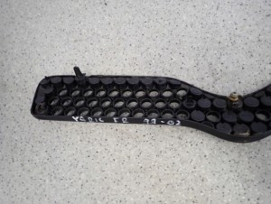 TOYOTA YARIS 99-02 ATRAPA PRZEDNIA GRILL 5/6 MINIATURA