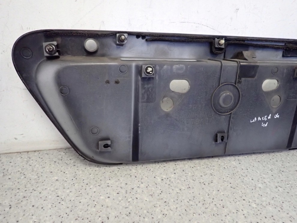 MITSUBISHI LANCER VII 03-07 LISTWA KLAPY BAGAŻNIKA BLENDA 5/6