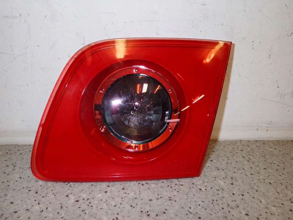 MAZDA 3 MAZDA3 03-05 SEDAN LAMPA TYLNA PRAWA KLAPY 2/5