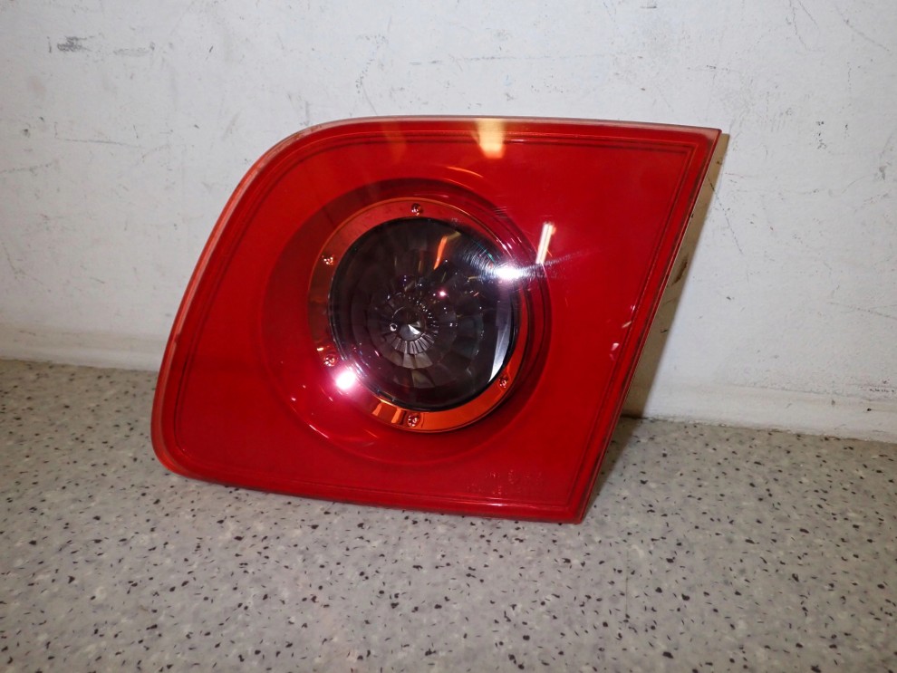 MAZDA 3 MAZDA3 03-05 SEDAN LAMPA TYLNA PRAWA KLAPY 3/5