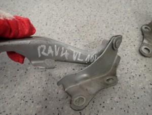 TOYOTA RAV4 01-05 ZAWIASY MASKI 1D4 3/4 MINIATURA