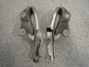 TOYOTA RAV4 01-05 ZAWIASY MASKI 1D4 4/4 MINIATURA