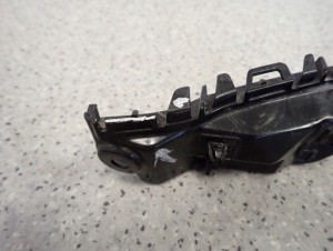 SUZUKI SPLASH 09-14 ŚLIZG ZDERZAKA PRZEDNI PRAWY 2/5 MINIATURA