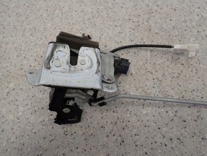 KIA RIO 05-10 ZAMEK KLAPY BAGAŻNIKA 2/5 MINIATURA