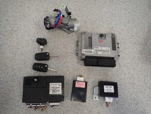 HYUNDAI I30 06-09 ZESTAW STARTOWY 1.6 CRDI STACYJKA KOMPUTER 1/8 MINIATURA