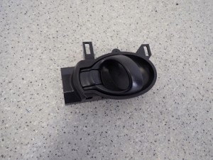 NISSAN MICRA K13 10-16 KLAMKA WEWNĘTRZNA DRZWI TYLNA PRAWA 1/6 MINIATURA