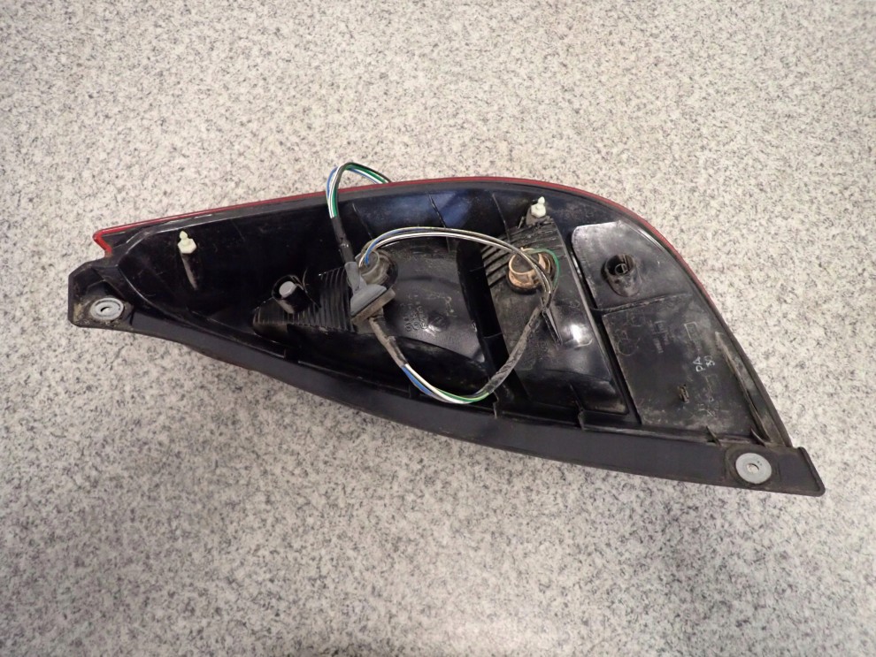 SUZUKI LIANA 02-04 LAMPA TYLNA LEWA 5/6