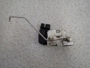 HONDA JAZZ II LIFT 06-08 ZAMEK DRZWI PRZEDNI LEWY 6/6 MINIATURA