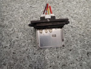 NISSAN NOTE E11 06-12 REZYSTOR DMUCHAWY 3/4 MINIATURA