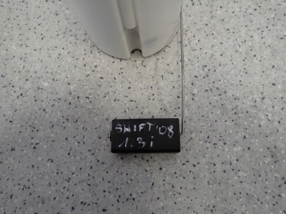 SUZUKI SWIFT 05-10 POMPA CZUJNIK PALIWA W ZBIORNIK 5/7