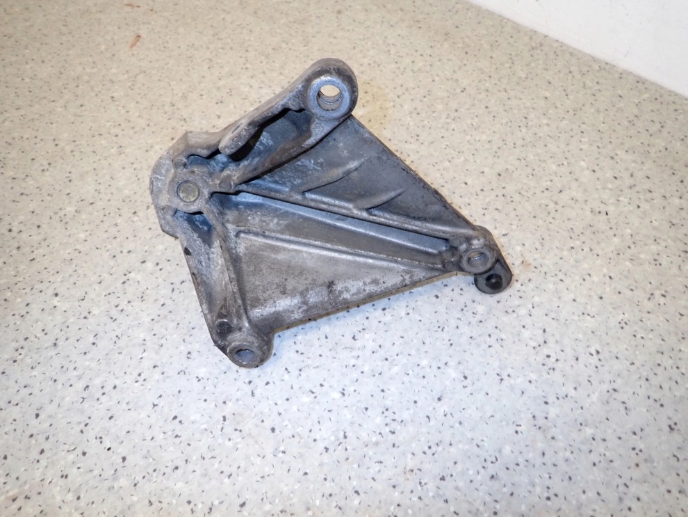 NISSAN MICRA K12 1.2i MANUAL 02- ŁAPA GÓRNA SKRZYNI BIEGÓW 6/8