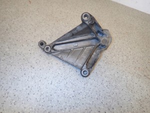 NISSAN MICRA K12 1.2i MANUAL 02- ŁAPA GÓRNA SKRZYNI BIEGÓW 8/8 MINIATURA