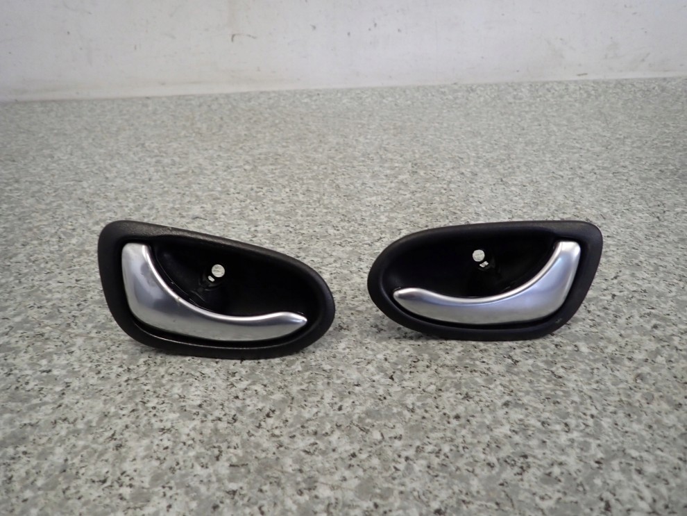 NISSAN PRIMERA P12 02-04 KLAMKA WEWNĘTRZNA TYLNA LEWA LUB PRAWA 1/6