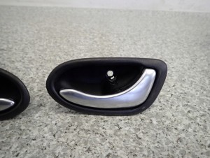 NISSAN PRIMERA P12 02-04 KLAMKA WEWNĘTRZNA TYLNA LEWA LUB PRAWA 3/6 MINIATURA