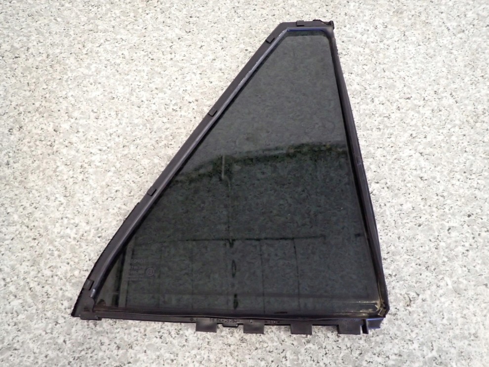 TOYOTA AVENSIS T25 KOMBI 02- SZYBA TYLNA LEWA DRZWI 2/2