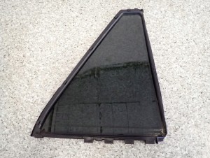 TOYOTA AVENSIS T25 KOMBI 02- SZYBA TYLNA LEWA DRZWI 2/2 MINIATURA