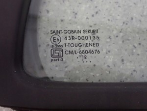 NISSAN MICRA K13 10- SZYBA TYLNA PRAWA 4/6 MINIATURA