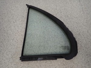 NISSAN MICRA K13 10- SZYBA TYLNA PRAWA 5/6 MINIATURA