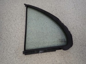 NISSAN MICRA K13 10- SZYBA TYLNA PRAWA 6/6 MINIATURA