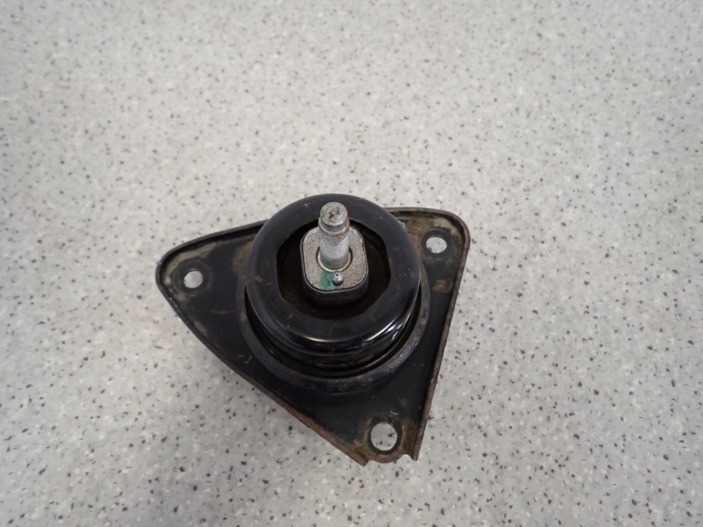 HYUNDAI i30 1.6 CRDI 07-11 PODUSZKA SILNIKA PRAWA 3/6