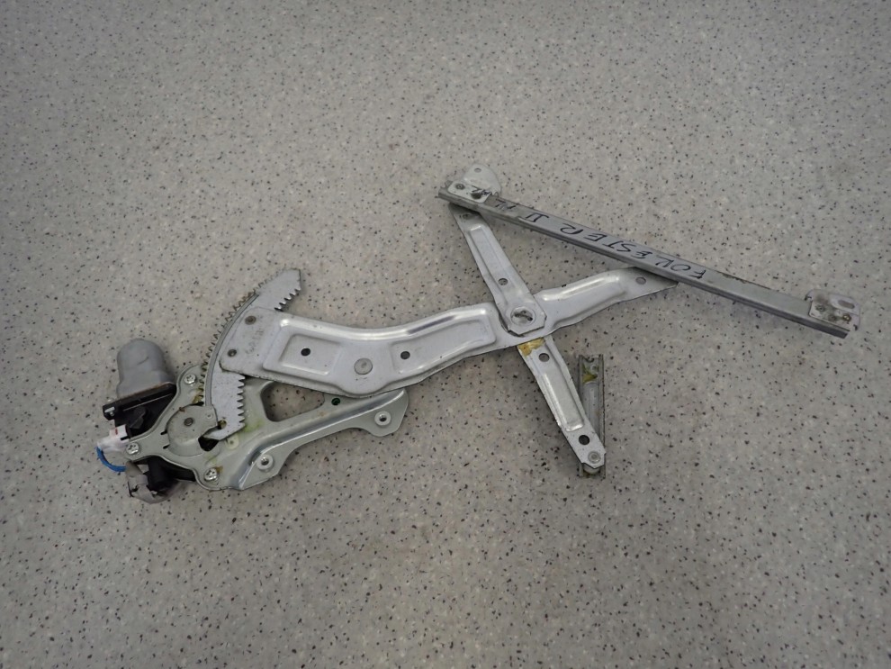 SUBARU FORESTER II 02-07 PODNOŚNIK SZYBY TYLNY LEWY 1/5