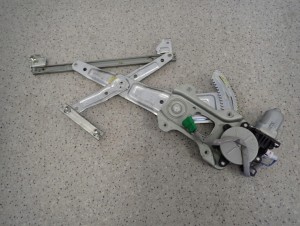 SUBARU FORESTER II 02-07 PODNOŚNIK SZYBY TYLNY LEWY 4/5 MINIATURA