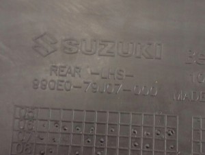 SUZUKI SX4 06-13 LISTWA DRZWI TYLNA LEWA 5/5 MINIATURA