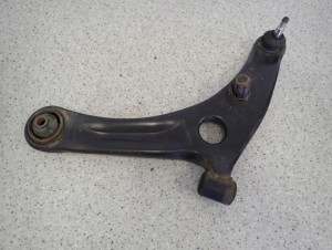 MITSUBISHI COLT CZ3 04- WAHACZ PRZEDNI LEWY 1/5 MINIATURA