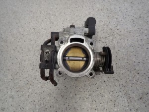 HYUNDAI SONATA V 2.0i 05-10 PRZEPUSTNICA POWIETRZA 6/6 MINIATURA