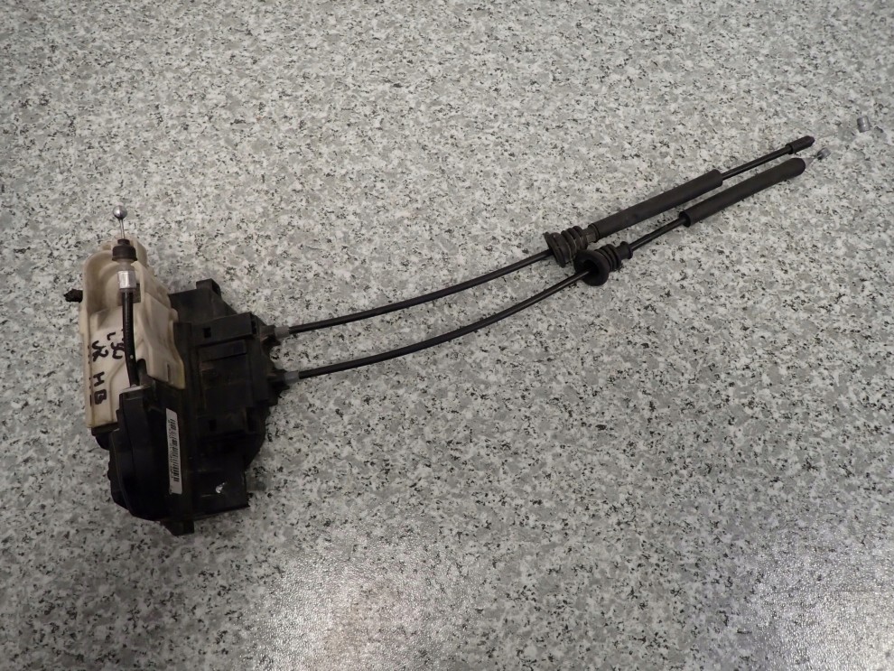 HYUNDAI i30 HB 07-12 ZAMEK DRZWI PRZEDNI PRAWY 1/4