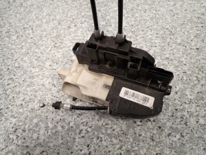 HYUNDAI i30 HB 07-12 ZAMEK DRZWI PRZEDNI PRAWY 2/4 MINIATURA