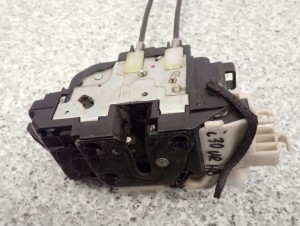 HYUNDAI i30 HB 07-12 ZAMEK DRZWI PRZEDNI PRAWY 4/4 MINIATURA