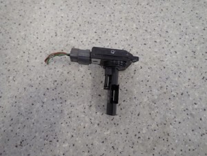 SUZUKI SPLASH 1.2i 08- PRZEPŁYWOMIERZ POWIETRZA 1/5 MINIATURA