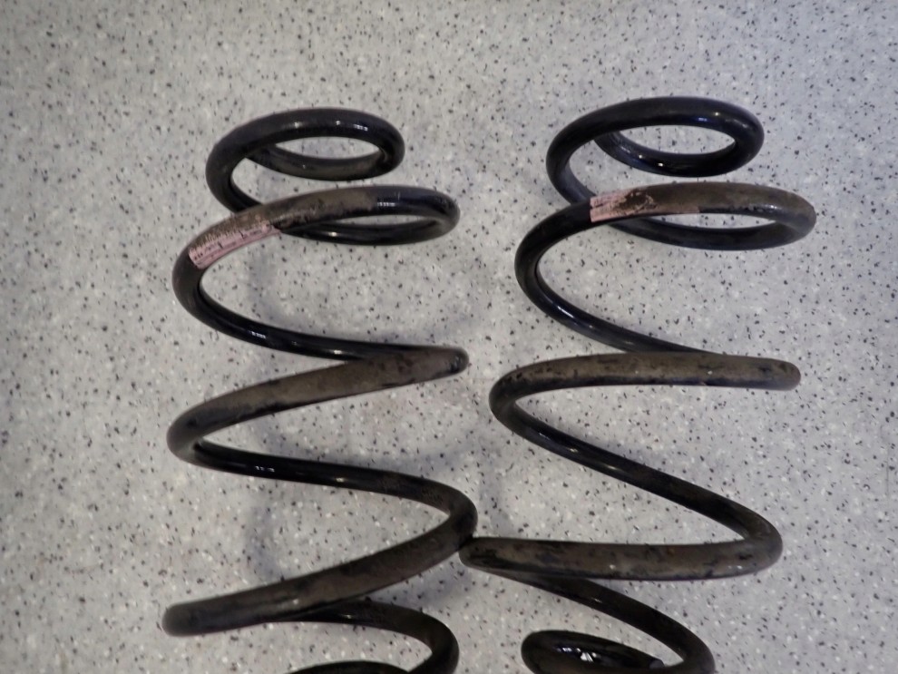 NISSAN NOTE E11 06- SPRĘŻYNA TYLNA ZAWIESZENIA 4/7