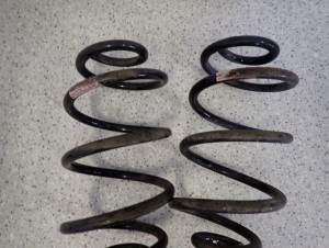 NISSAN NOTE E11 06- SPRĘŻYNA TYLNA ZAWIESZENIA 4/7 MINIATURA