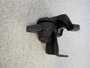 SUZUKI SWIFT MK6 1.3 D DDIS 04-09 PODUSZKA SILNIKA PRZEDNIA PRAWA 4/7 MINIATURA