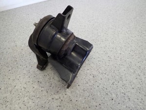 SUZUKI SWIFT MK6 1.3 D DDIS 04-09 PODUSZKA SILNIKA PRZEDNIA PRAWA 5/7 MINIATURA