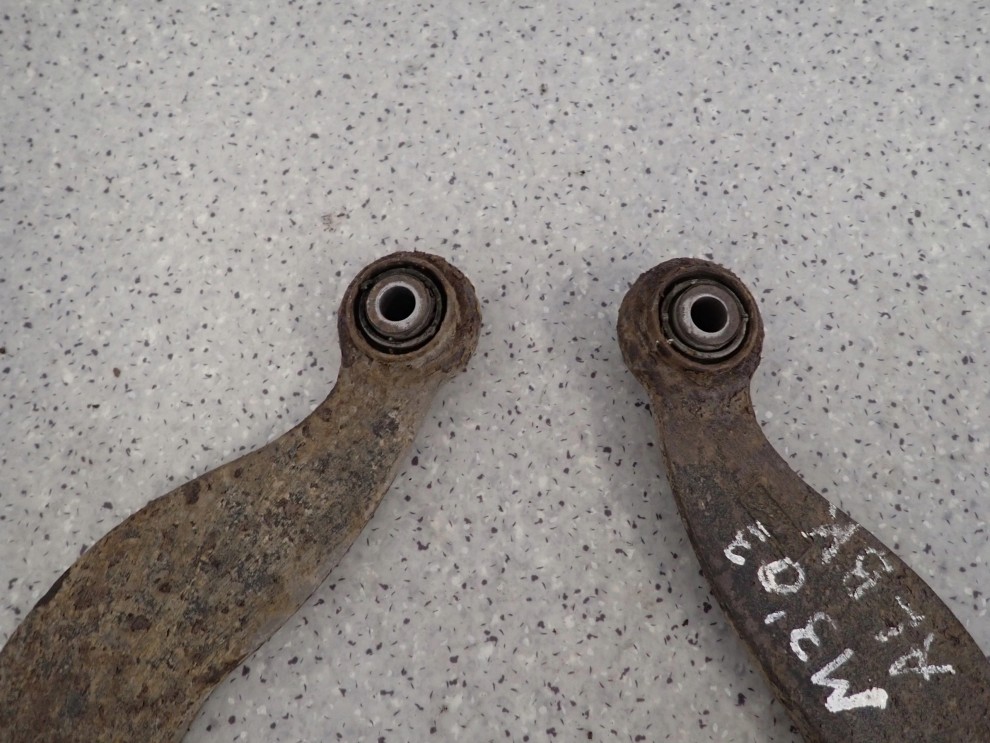 MAZDA 3 MAZDA3 BK 03-08 WAHACZ TYLNY LEWY LUB PRAWY 3/6