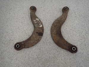 MAZDA 3 MAZDA3 BK 03-08 WAHACZ TYLNY LEWY LUB PRAWY 4/6 MINIATURA