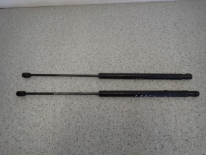 KIA CARENS III 06-11 SIŁOWNIKI KLAPY BAGAŻNIKA 5/5 MINIATURA