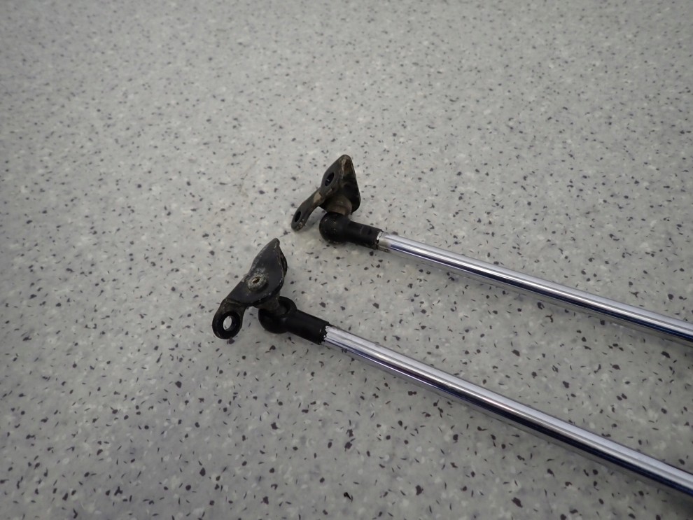 HONDA JAZZ II 02-07 SIŁOWNIKI KLAPY BAGAŻNIKA 2/3