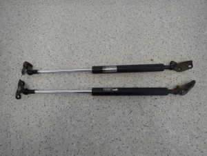 HONDA JAZZ II 02-07 SIŁOWNIKI KLAPY BAGAŻNIKA 3/3 MINIATURA