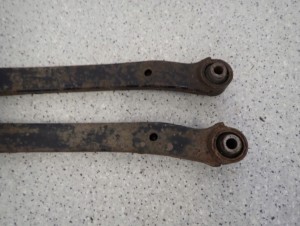 KIA CARENS III 06-11 WAHACZ TYLNY LEWY LUB PRAWY 4/4 MINIATURA