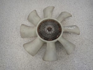 HYUNDAI H200 2.5D 98- WISKOZA WENTYLATOR 1/5 MINIATURA