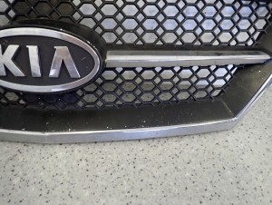 KIA SORENTO 02-06 ATRAPA ZDERZAKA GRILL 6/8 MINIATURA