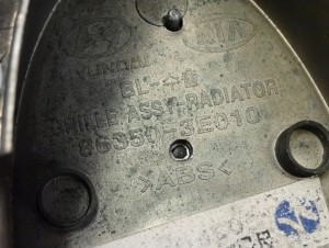 KIA SORENTO 02-06 ATRAPA ZDERZAKA GRILL 8/8 MINIATURA